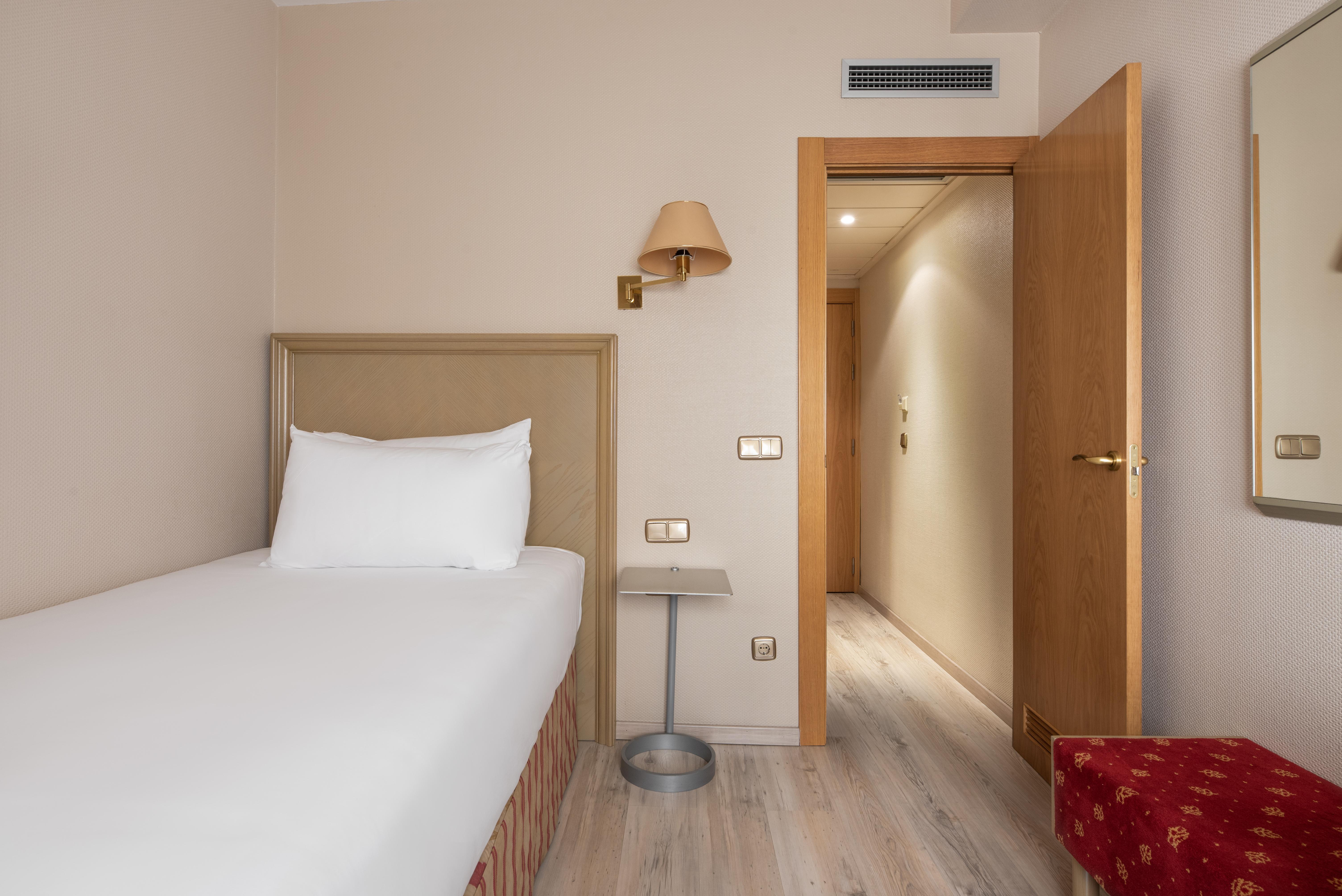 Crisol Almirante Bonifaz Hotel Burgos Bagian luar foto