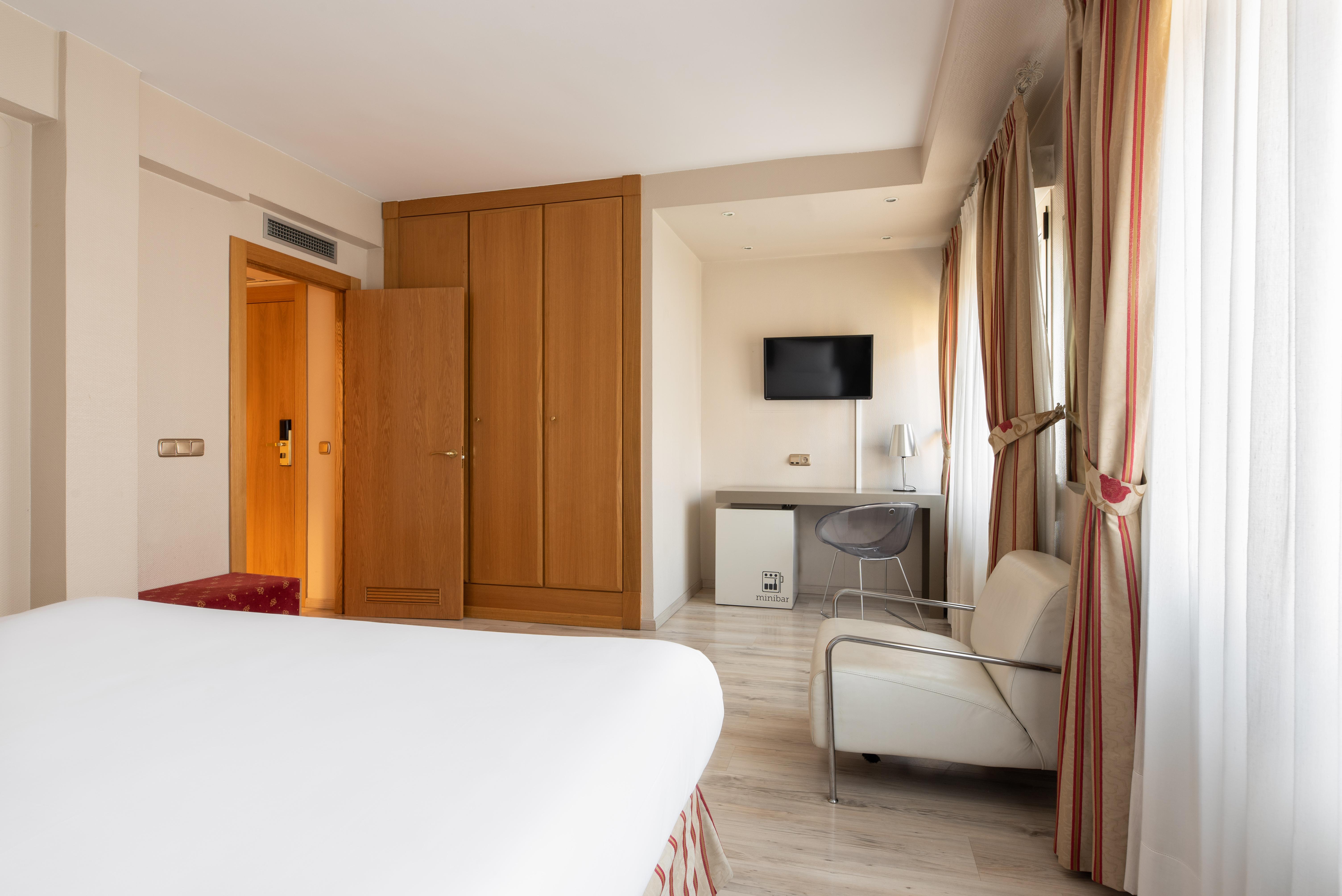 Crisol Almirante Bonifaz Hotel Burgos Bagian luar foto