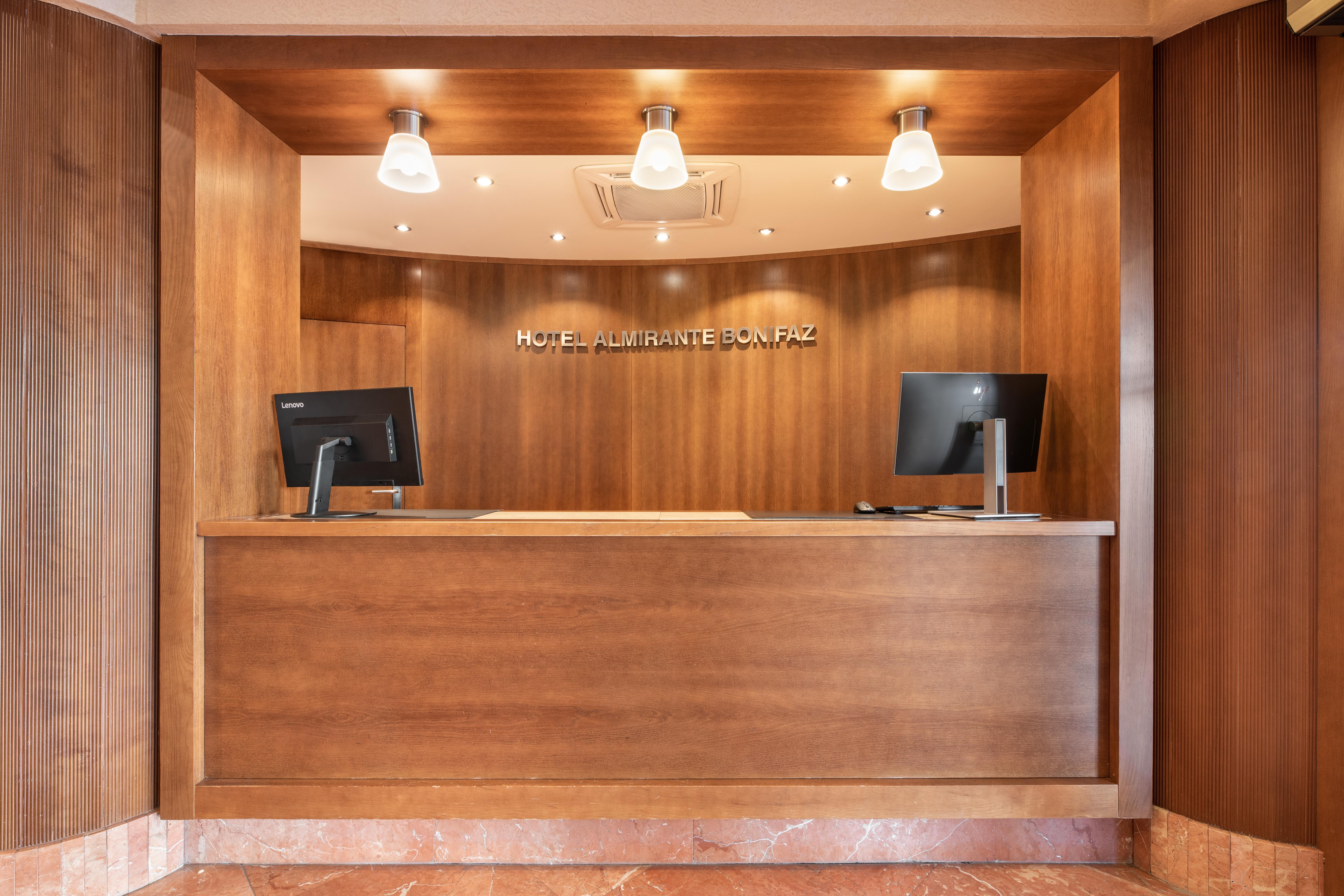 Crisol Almirante Bonifaz Hotel Burgos Bagian luar foto