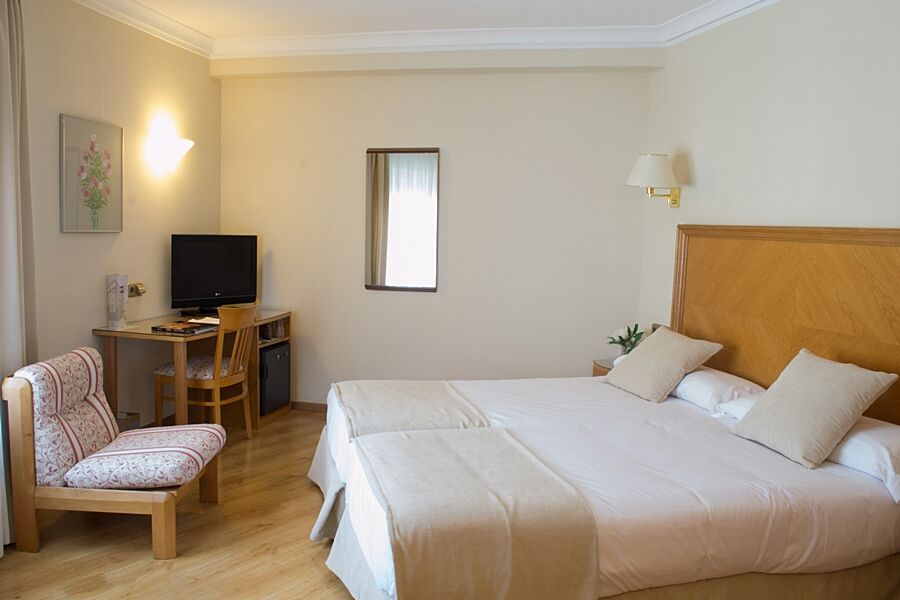 Crisol Almirante Bonifaz Hotel Burgos Bagian luar foto