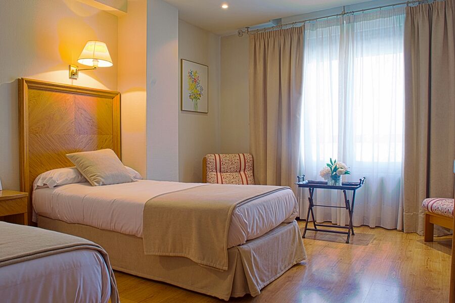 Crisol Almirante Bonifaz Hotel Burgos Bagian luar foto